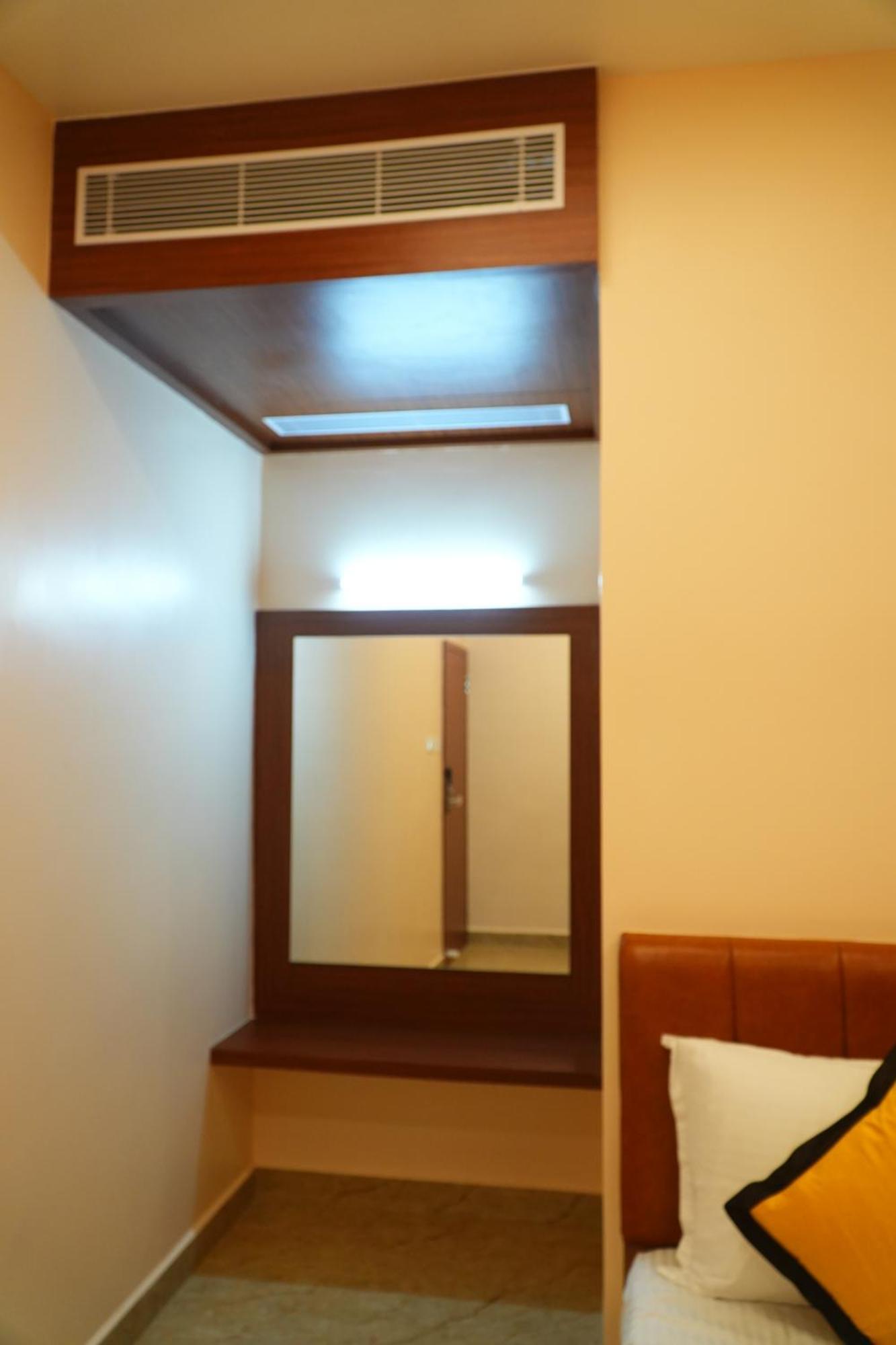 Uj Pallazzio - Business Class Luxury Hotel Tiruvannāmalai 외부 사진
